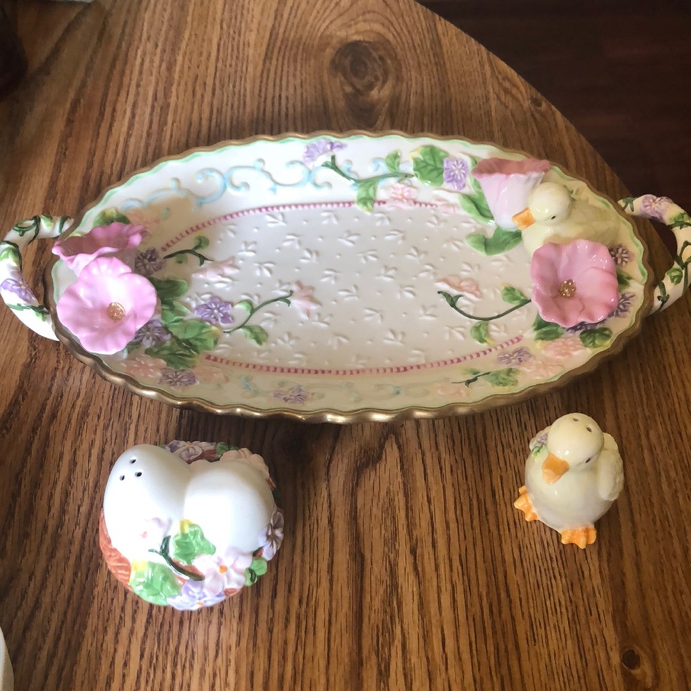 Cute spring platter with salt and pepper shakers.